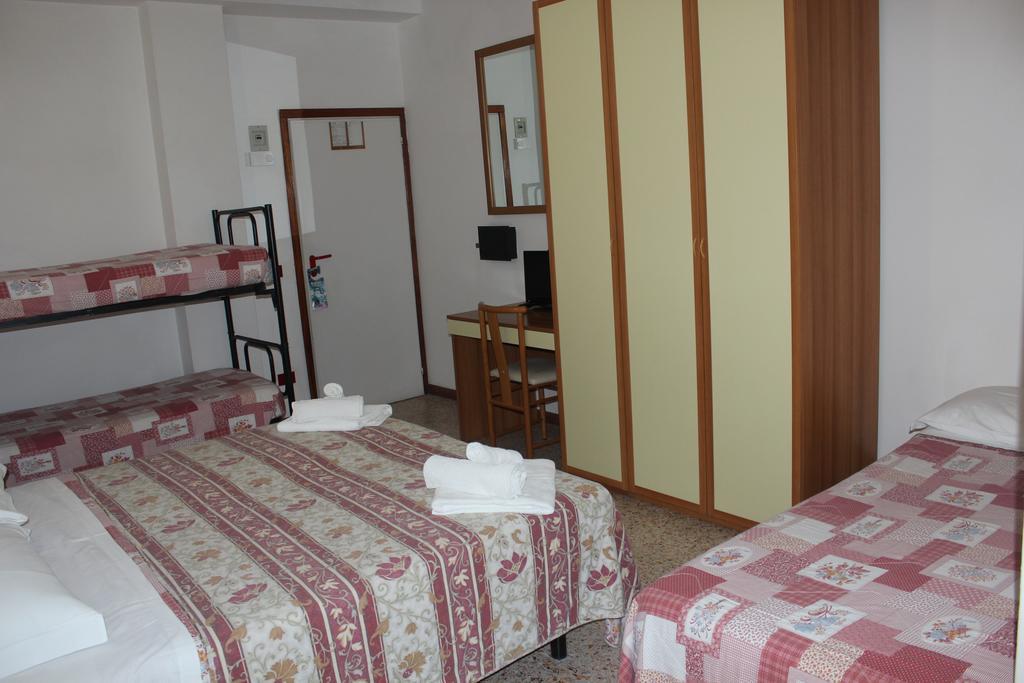Hotel Santini Rimini Camera foto